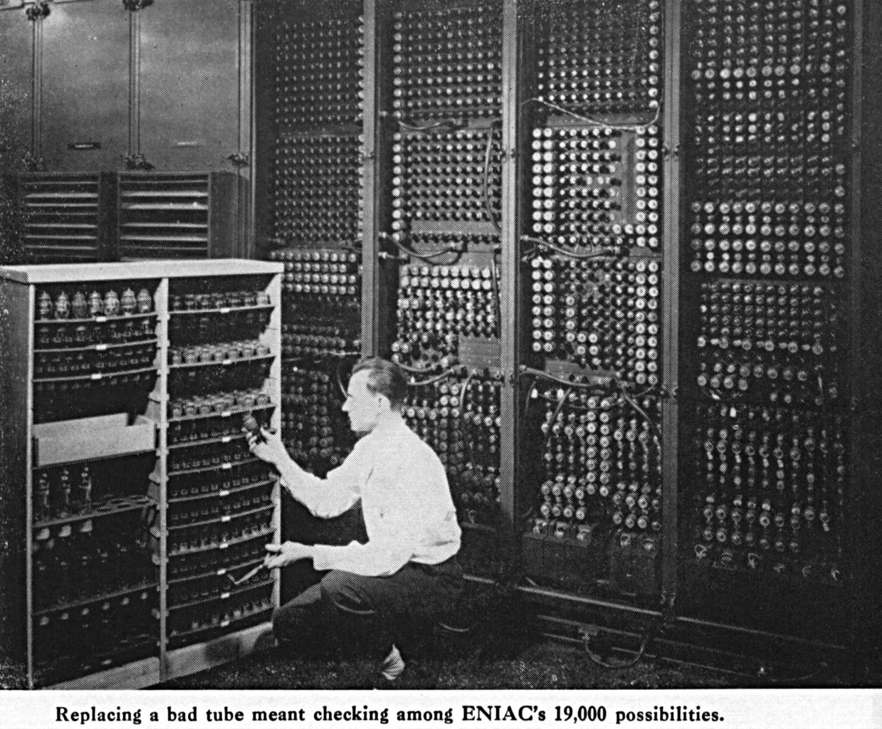 ENIAC-changing_a_tube